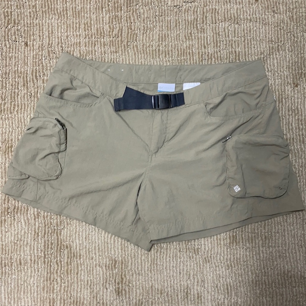 SOLD**Columbia Hiking/Fishing/Outdoor Cargo Shorts